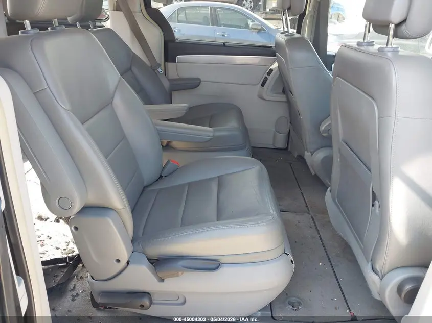2011 VOLKSWAGEN ROUTAN SEL