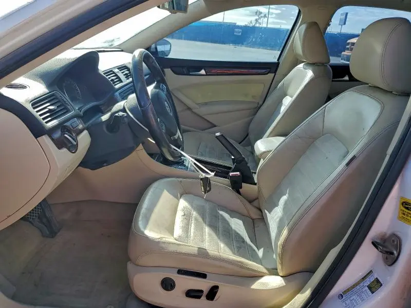 2012 VOLKSWAGEN PASSAT SEL  