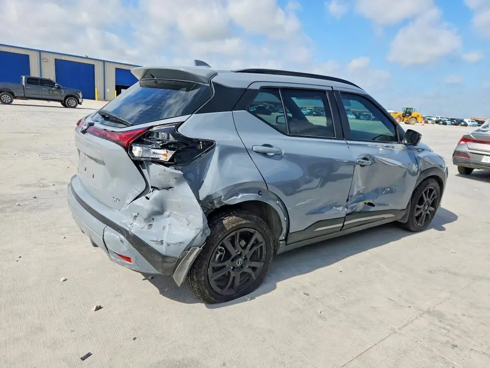 2024 NISSAN KICKS SR  