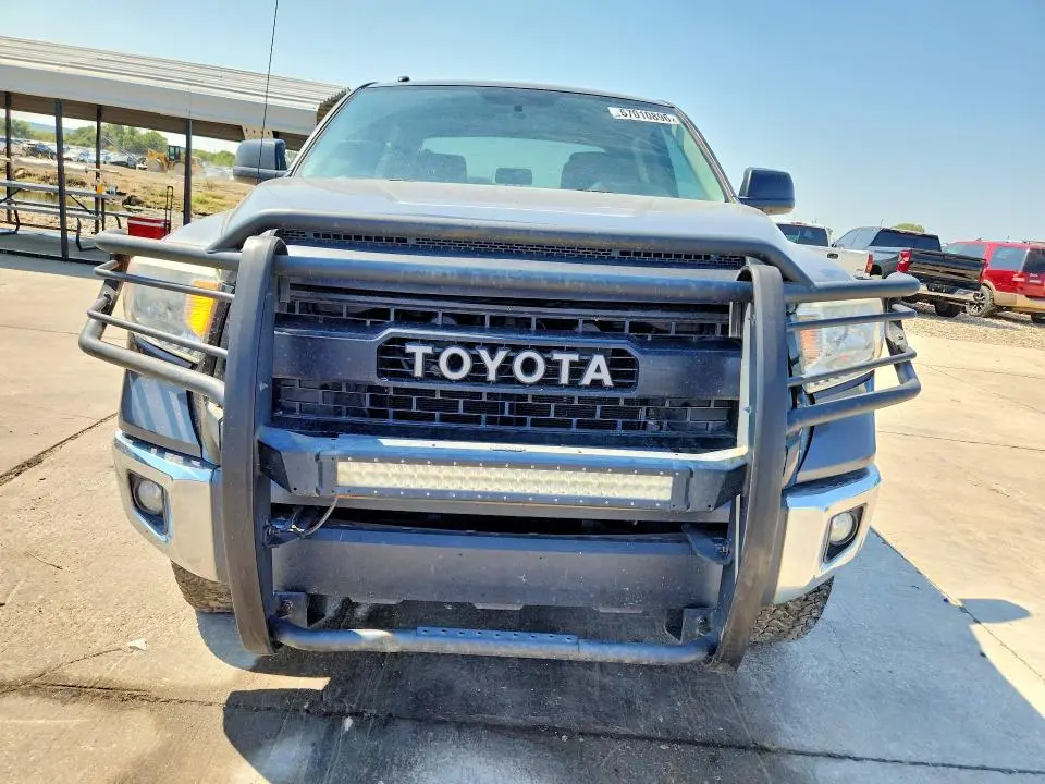 2017 TOYOTA TUNDRA CREWMAX SR5  
