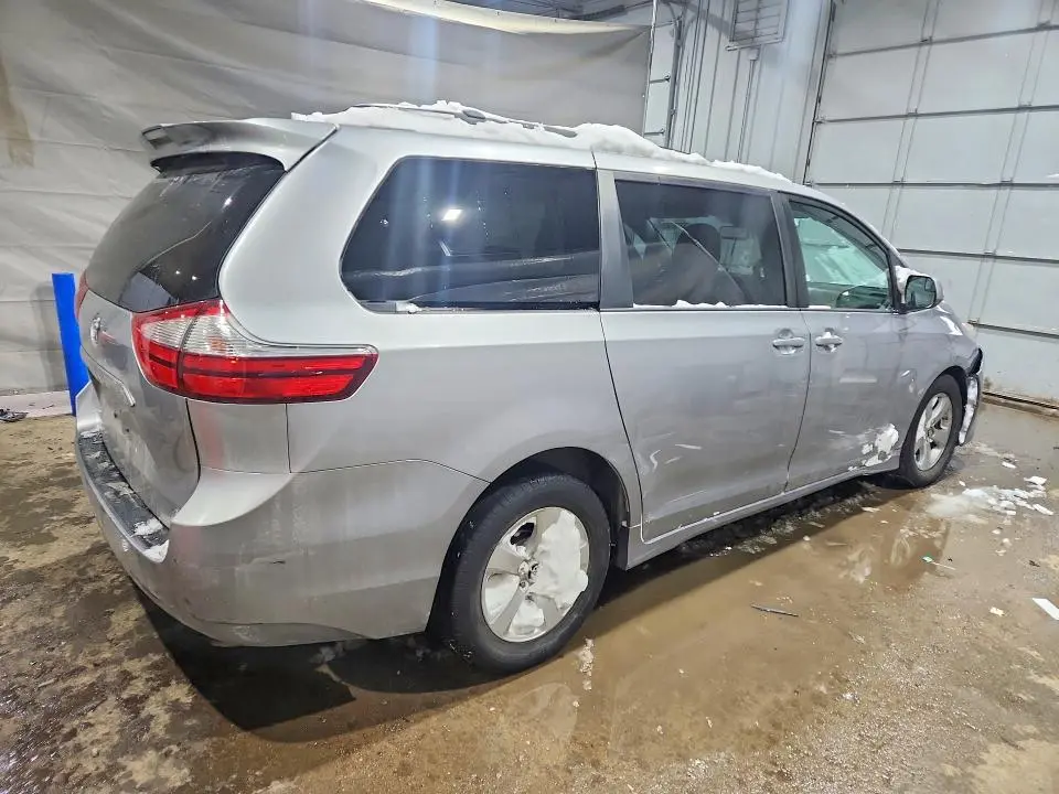 2018 TOYOTA SIENNA LE  