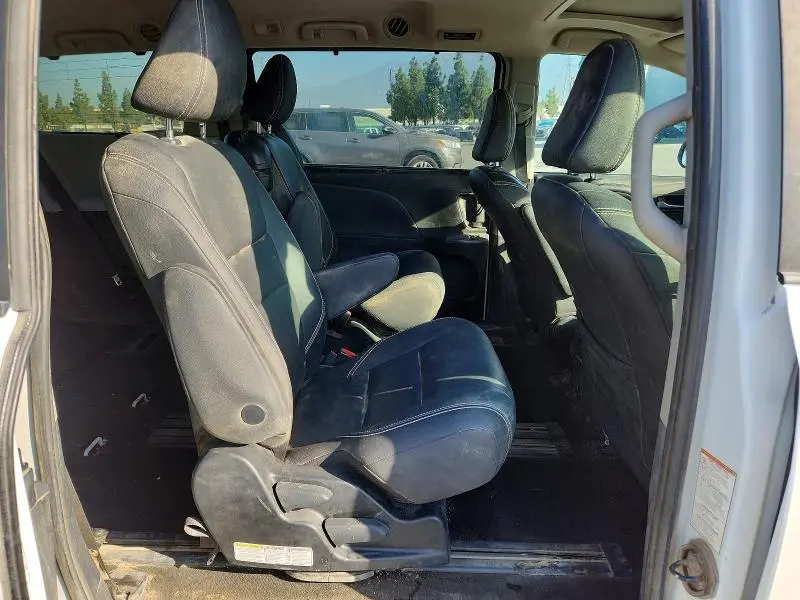 2019 TOYOTA SIENNA SE 8-PASSENGER  