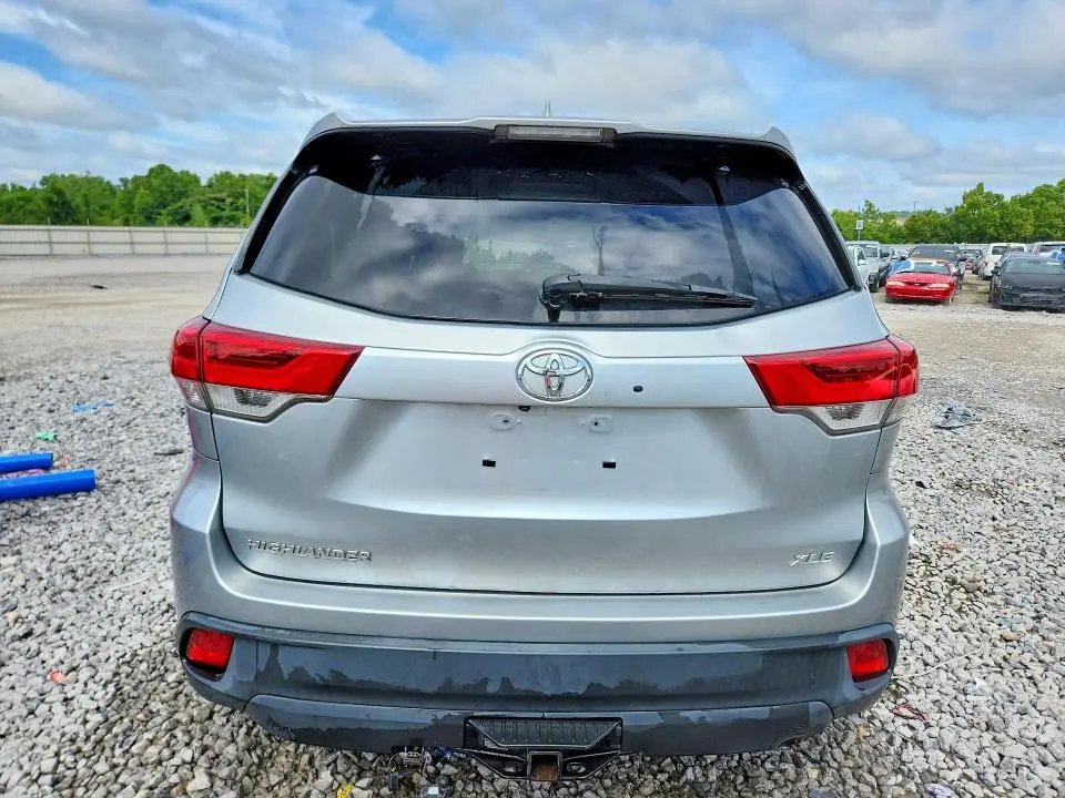 2017 TOYOTA HIGHLANDER XLE  