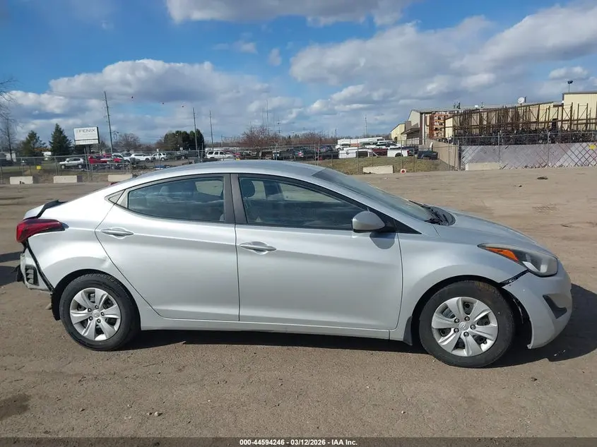 2016 HYUNDAI ELANTRA SE