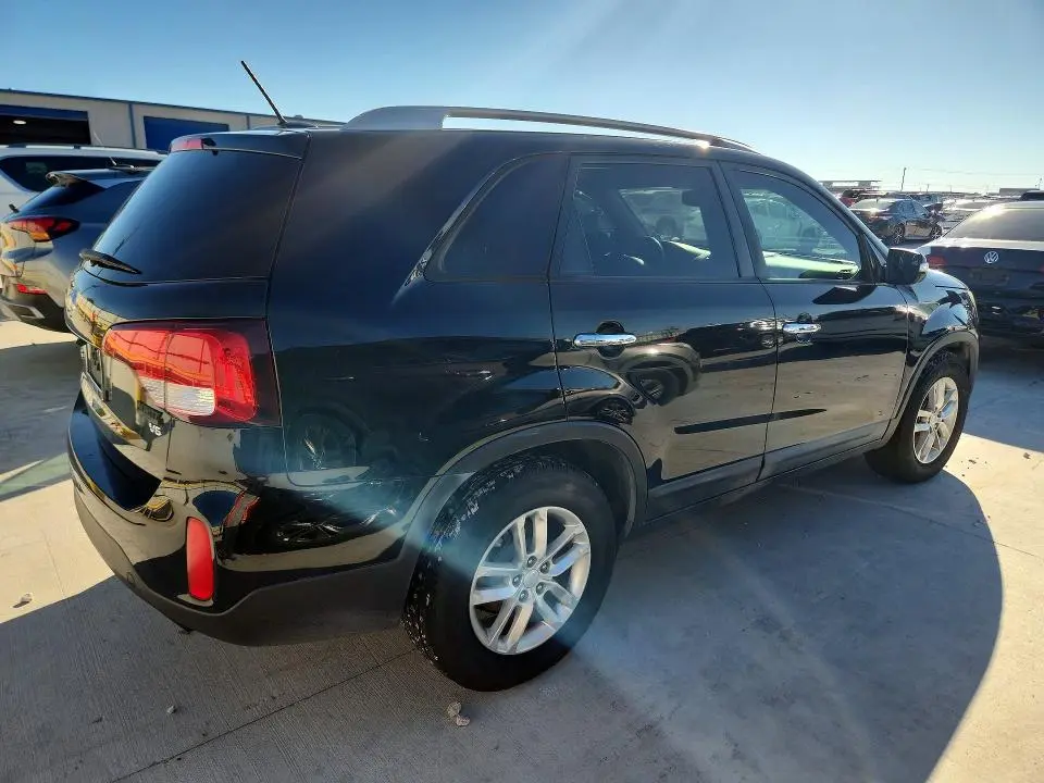 2015 KIA SORENTO LX  