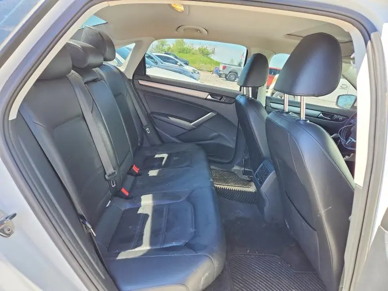 2014 VOLKSWAGEN PASSAT SE  