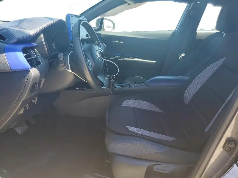 2021 TOYOTA C-HR XLE  
