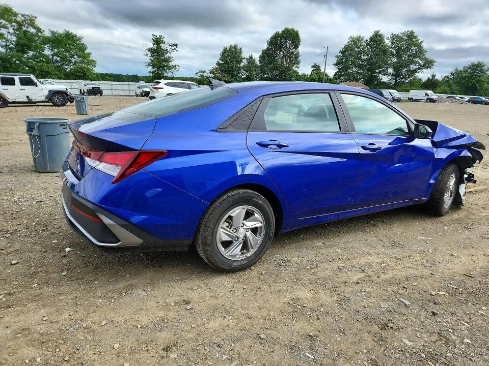 2024 HYUNDAI ELANTRA SE  
