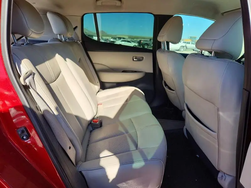 2019 NISSAN LEAF SL  