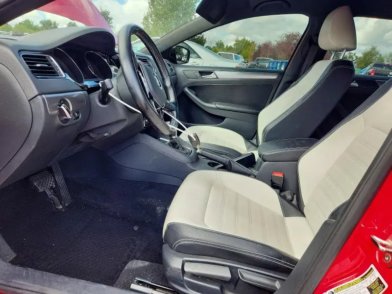2016 VOLKSWAGEN JETTA SPORT  