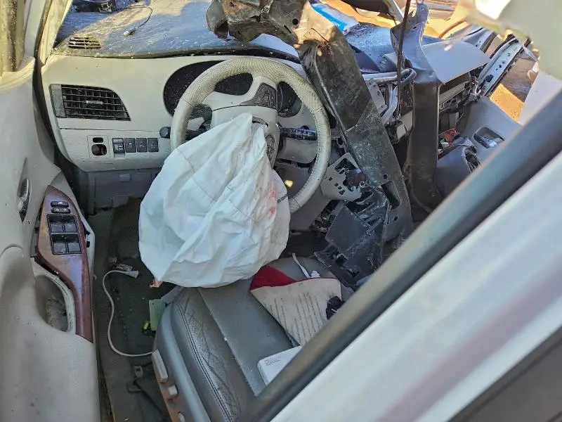 2014 TOYOTA SIENNA XLE  