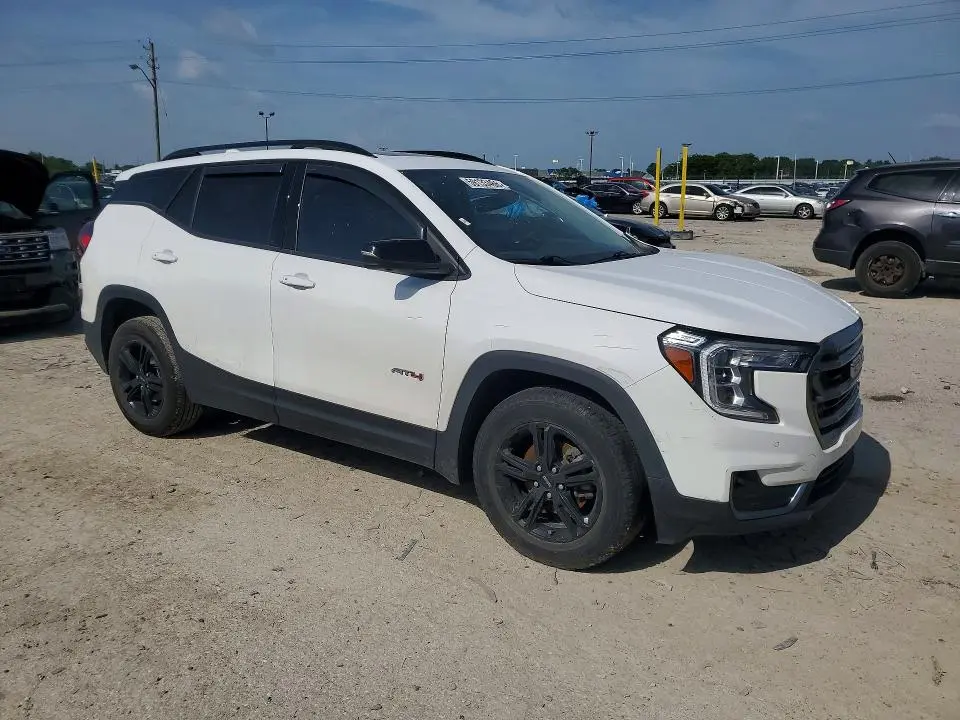 2022 GMC TERRAIN AT4  