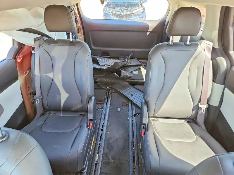 2024 KIA CARNIVAL LX  