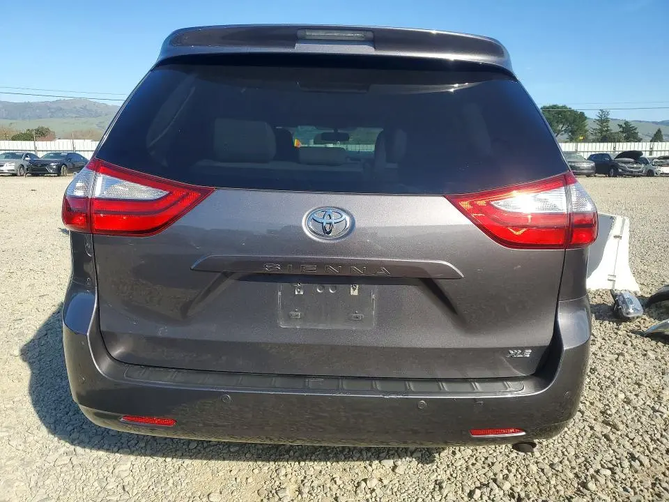 2015 TOYOTA SIENNA XLE 8-PASSENGER  