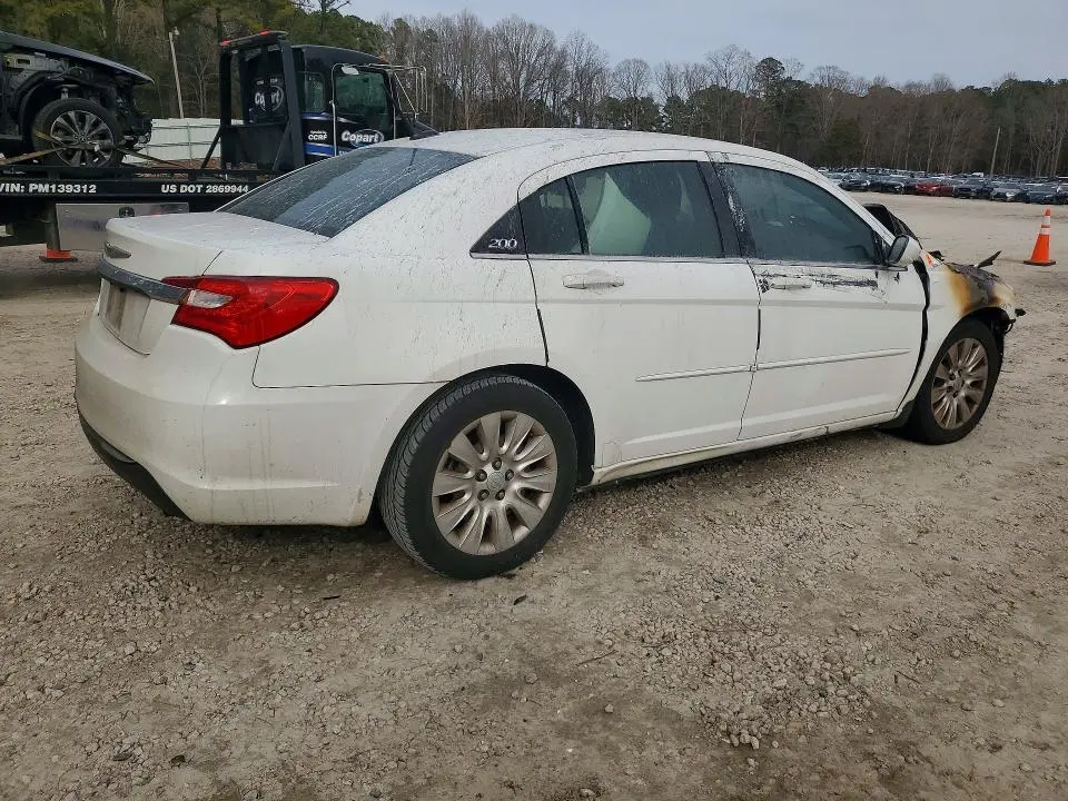 2013 CHRYSLER 200 LX  