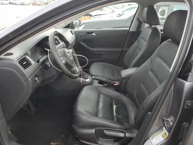 2011 VOLKSWAGEN JETTA SE  