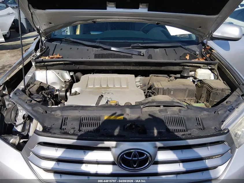 2013 TOYOTA HIGHLANDER SE V6