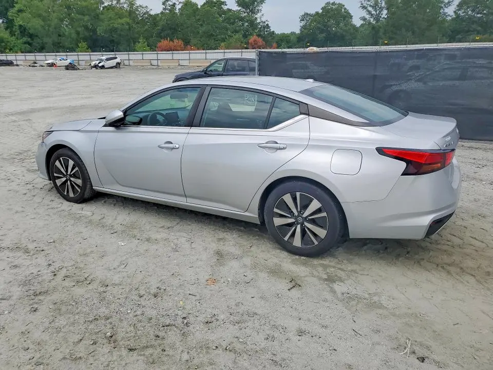 2022 NISSAN ALTIMA SV  