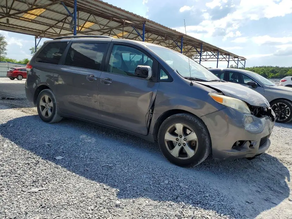 2013 TOYOTA SIENNA LE  