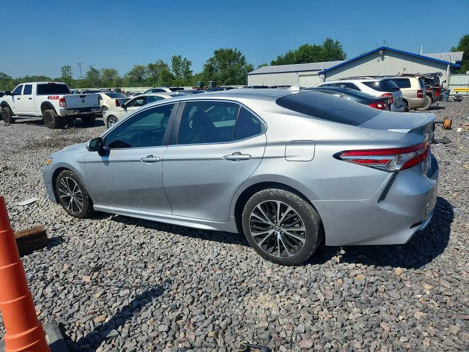 2018 TOYOTA CAMRY SE  