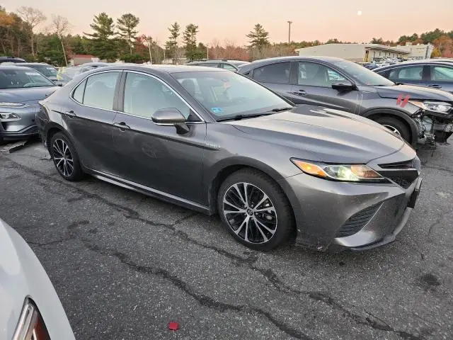 2020 TOYOTA CAMRY SE  