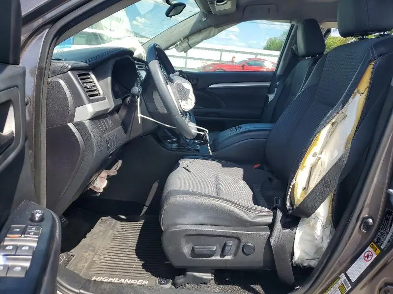 2016 TOYOTA HIGHLANDER LE PLUS  