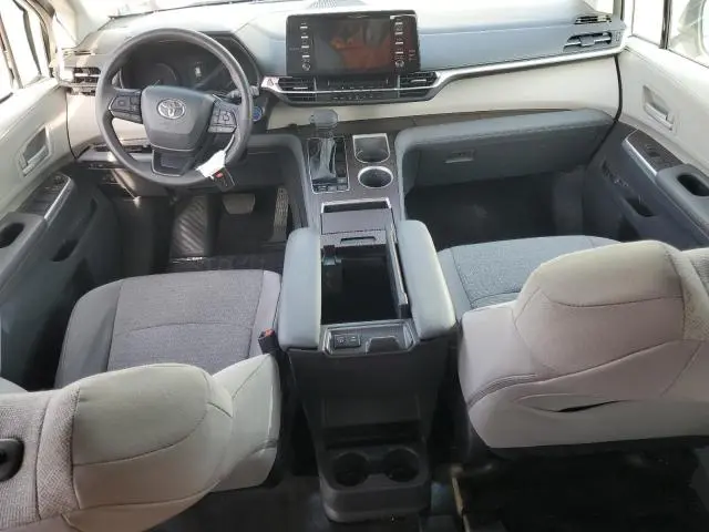 2024 TOYOTA SIENNA LE  