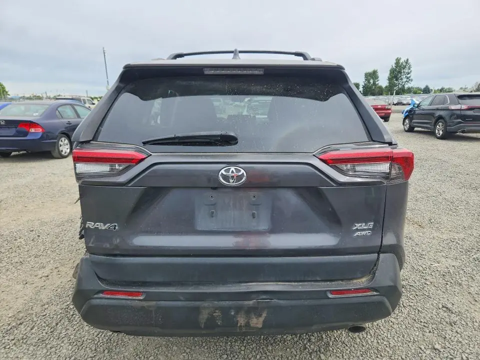 2019 TOYOTA RAV4 XLE  