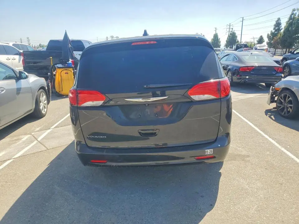 2023 CHRYSLER VOYAGER LX  