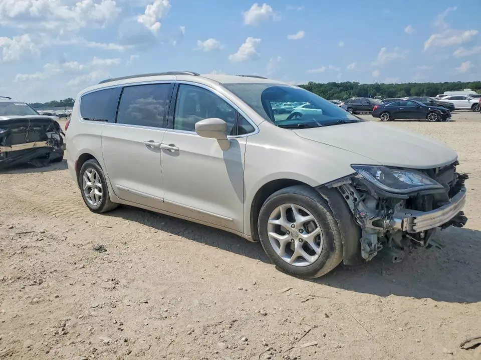 2017 CHRYSLER PACIFICA TOURING L  