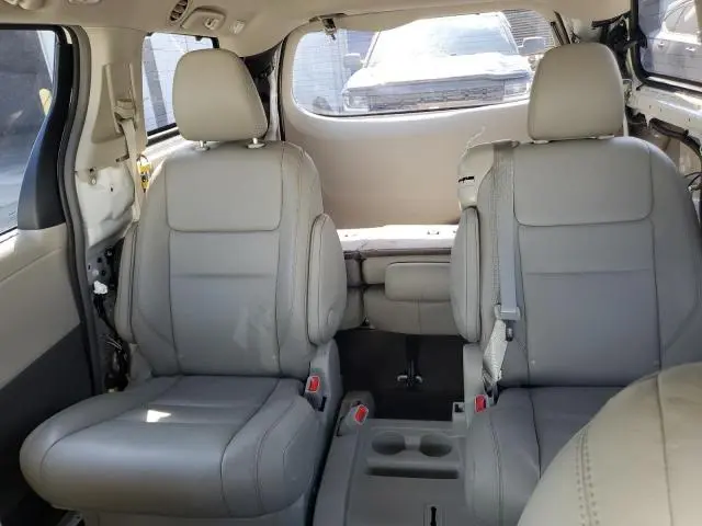 2017 TOYOTA SIENNA XLE  