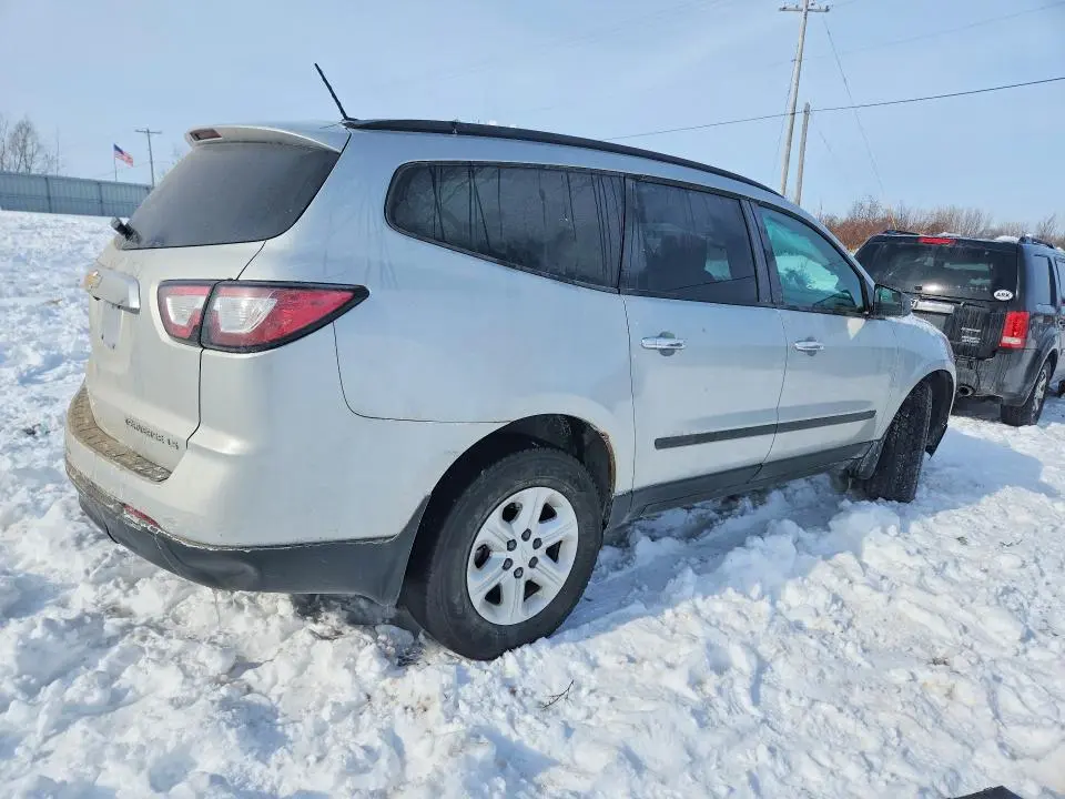 2014 CHEVROLET TRAVERSE LS  