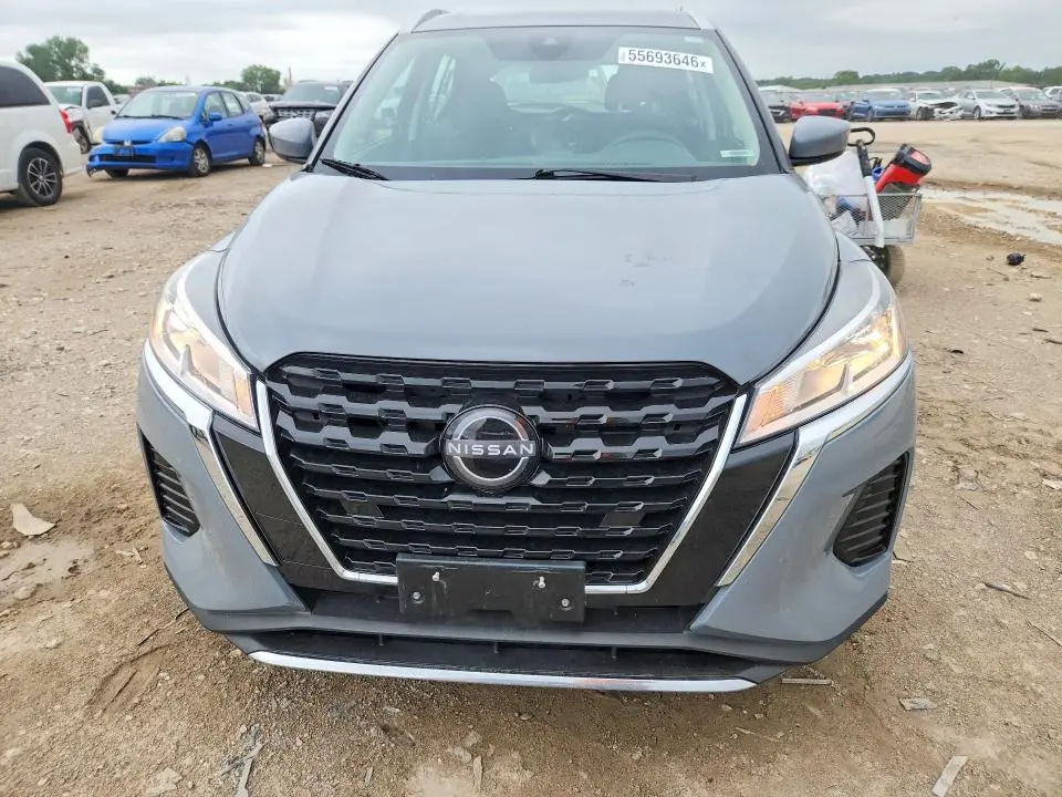 2024 NISSAN KICKS SV  