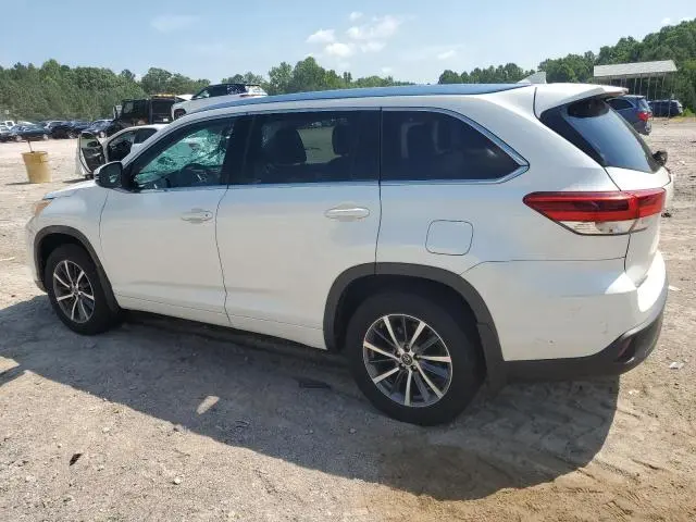 2017 TOYOTA HIGHLANDER SE  