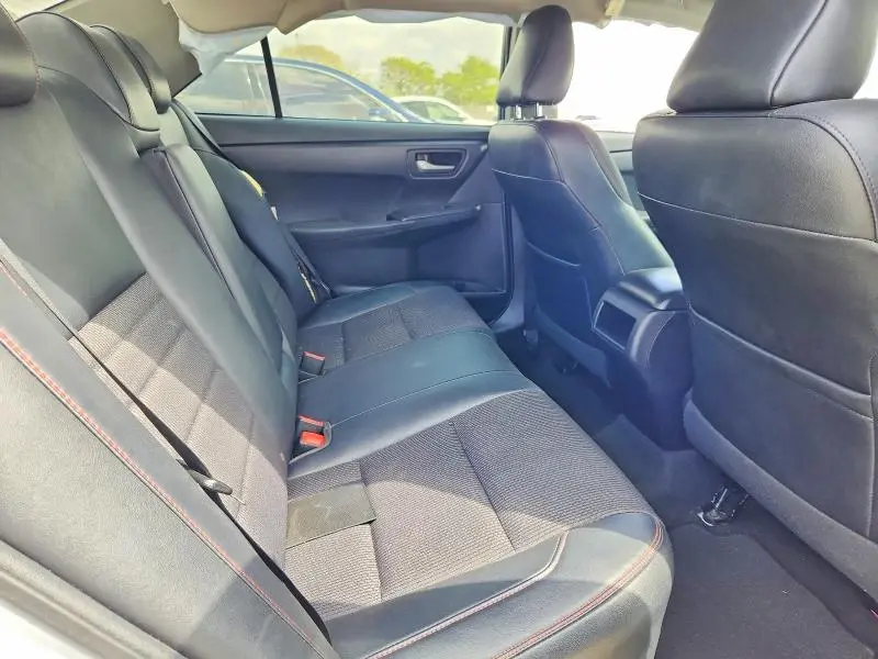 2016 TOYOTA CAMRY SE  