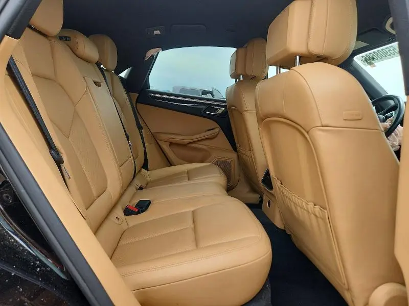 2017 PORSCHE MACAN   