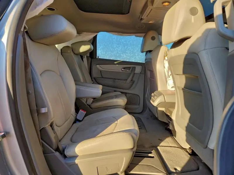 2014 CHEVROLET TRAVERSE LT  