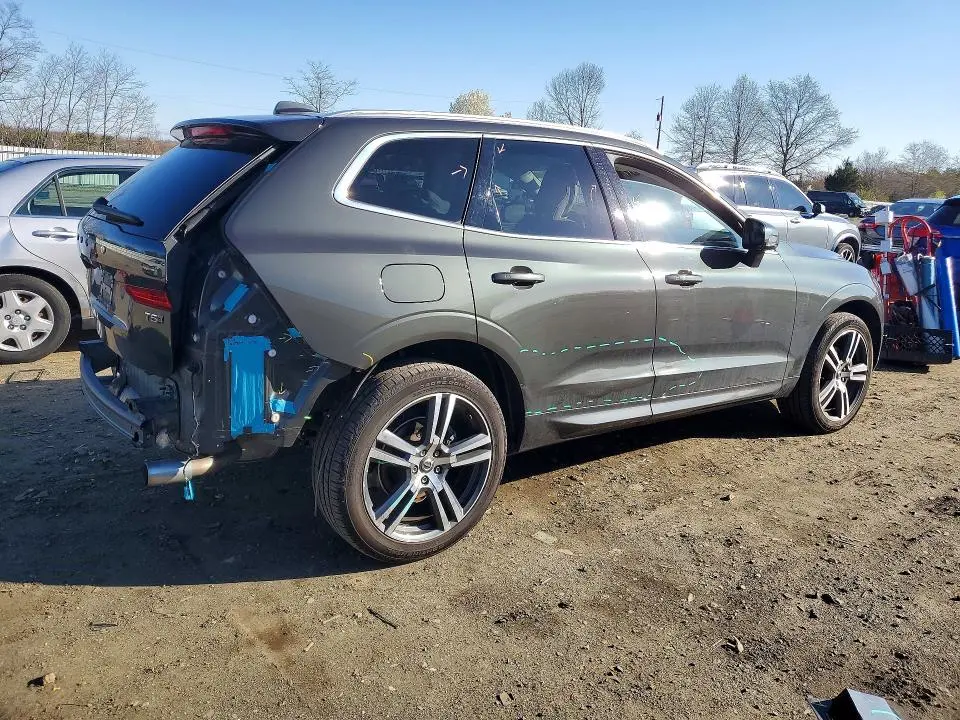 2021 VOLVO XC60 T5 MOMENTUM  