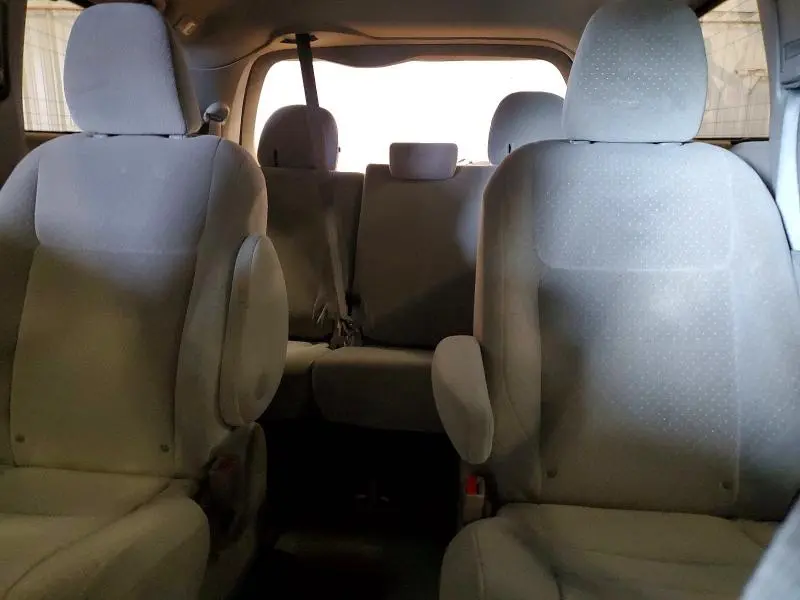 2015 TOYOTA SIENNA LE  