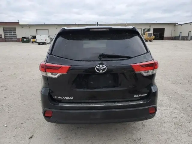 2019 TOYOTA HIGHLANDER SE  