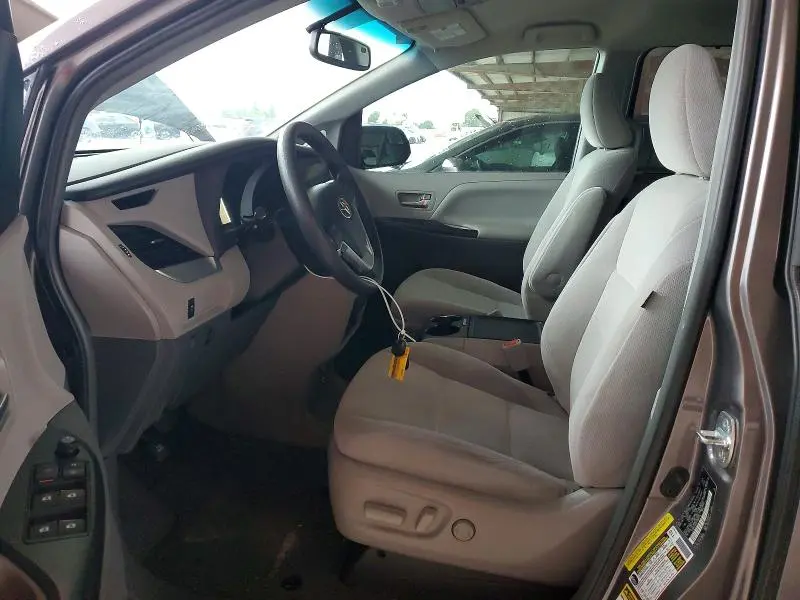 2015 TOYOTA SIENNA LE  