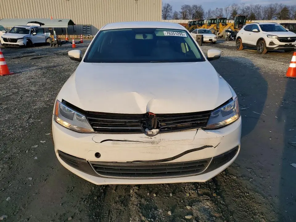 2013 VOLKSWAGEN JETTA SE  