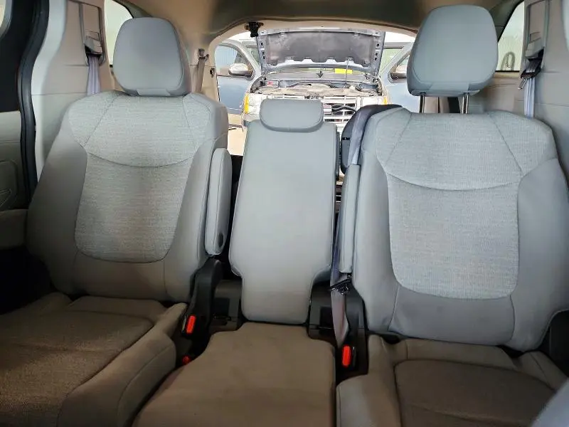 2021 TOYOTA SIENNA LE  