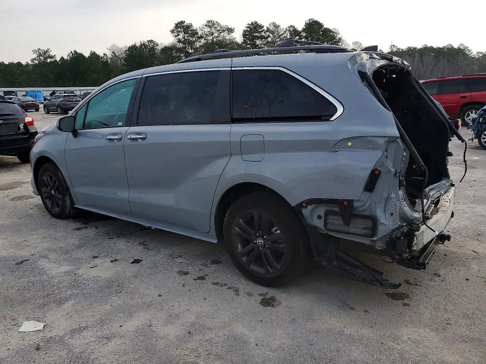 2024 TOYOTA SIENNA WOODLAND EDITION  