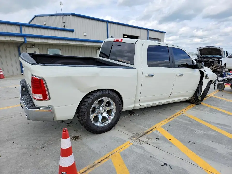 2016 RAM 1500 LARAMIE  