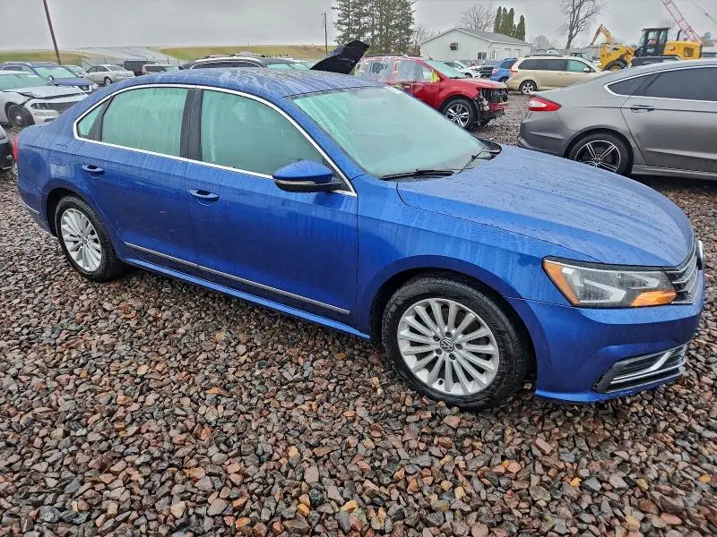 2016 VOLKSWAGEN PASSAT SE  