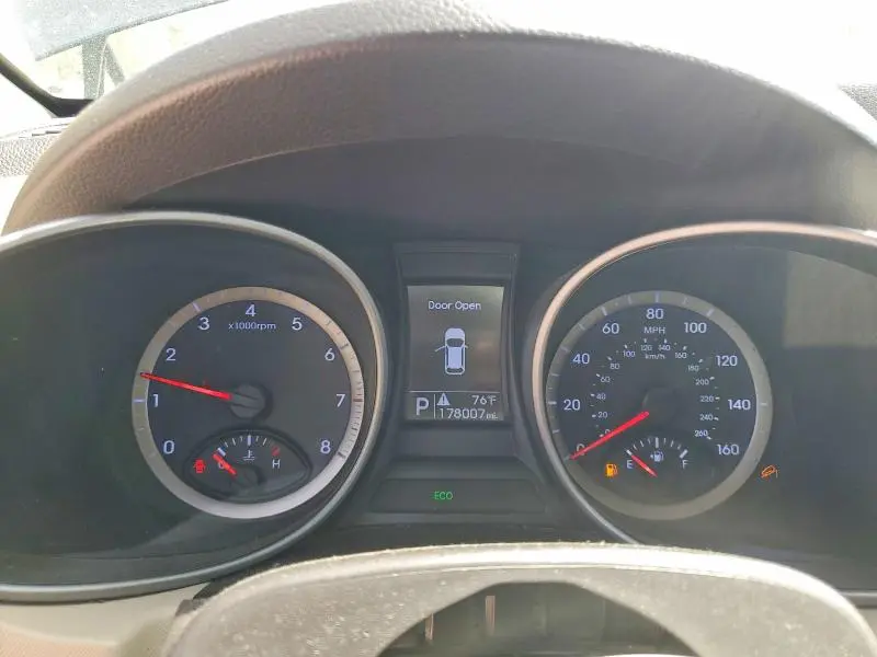 2016 HYUNDAI SANTA FE SE  