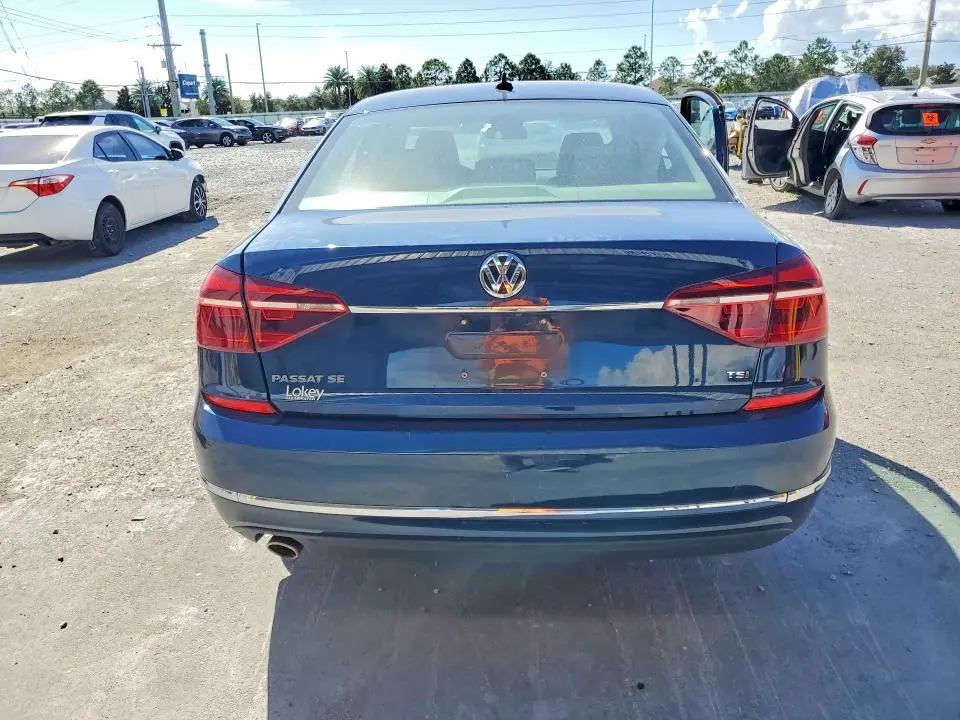 2018 VOLKSWAGEN PASSAT SE  