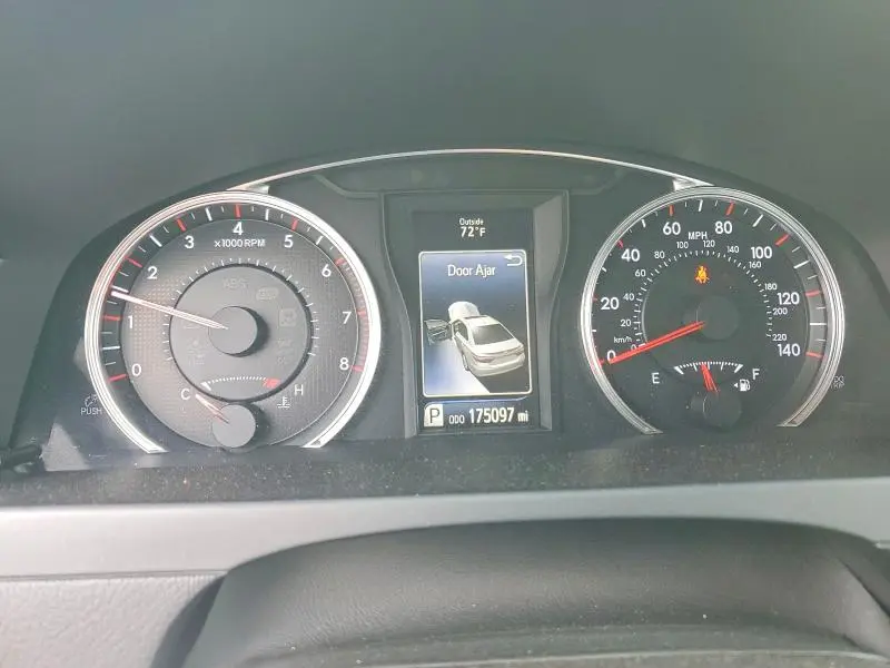 2015 TOYOTA CAMRY SE  