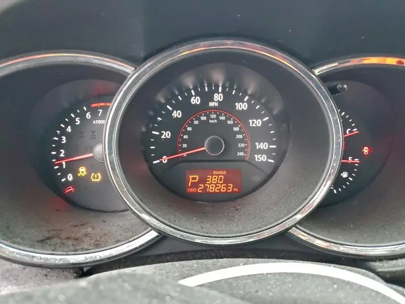 2011 KIA SORENTO BASE  